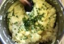 Grov kartoffelmos med grønt drys